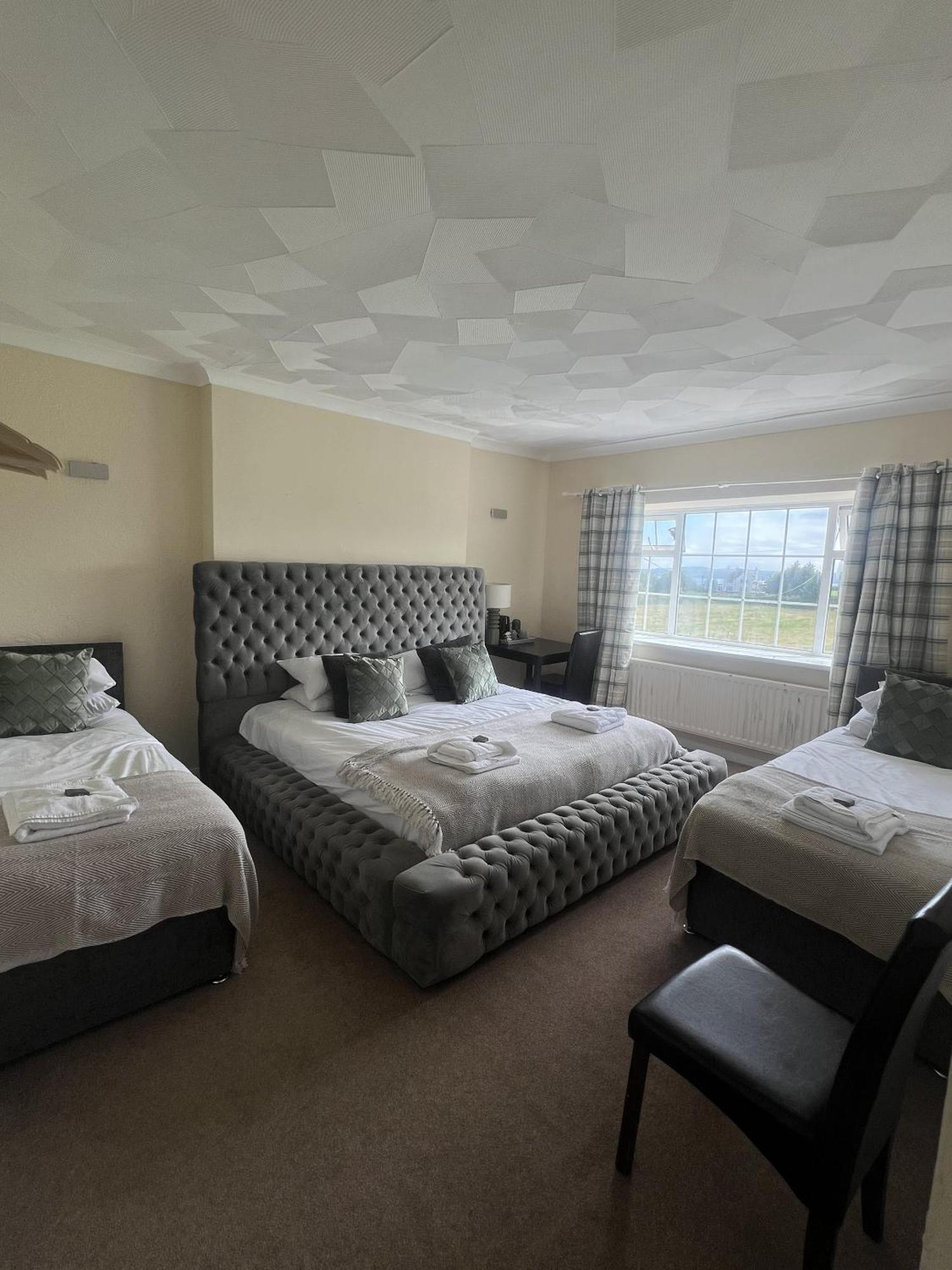 Ty Dderw Country Inn Moelfre Habitación foto