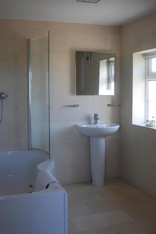 Ty Dderw Country Inn Moelfre Habitación foto