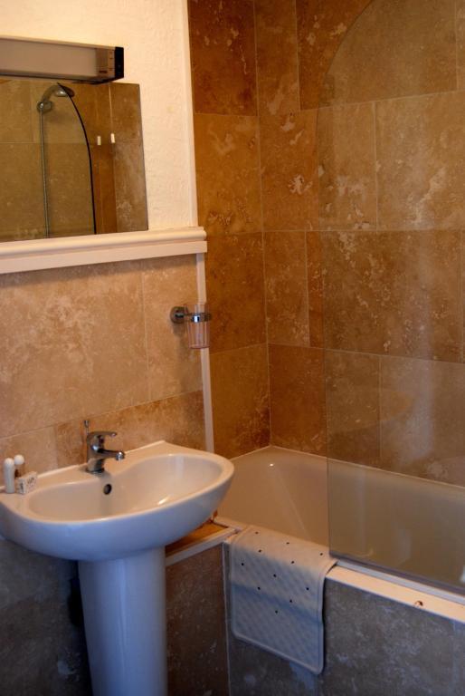 Ty Dderw Country Inn Moelfre Habitación foto